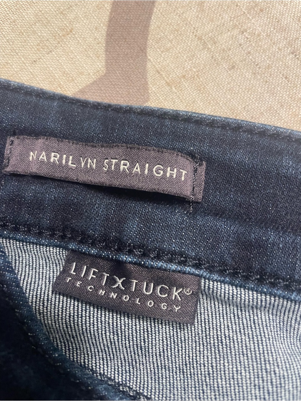 NYDJ Marilyn Straight Leg Jeans Dark Blue Wash Size 6 Slimming, stretch $115 - Picture 4 of 8